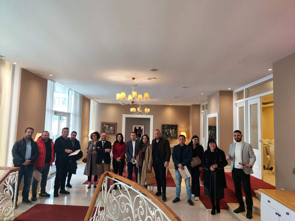 Super takimi i NAREA - National Albanian Real Estate Association me një pjesë nga Brokerat e Durrësit.